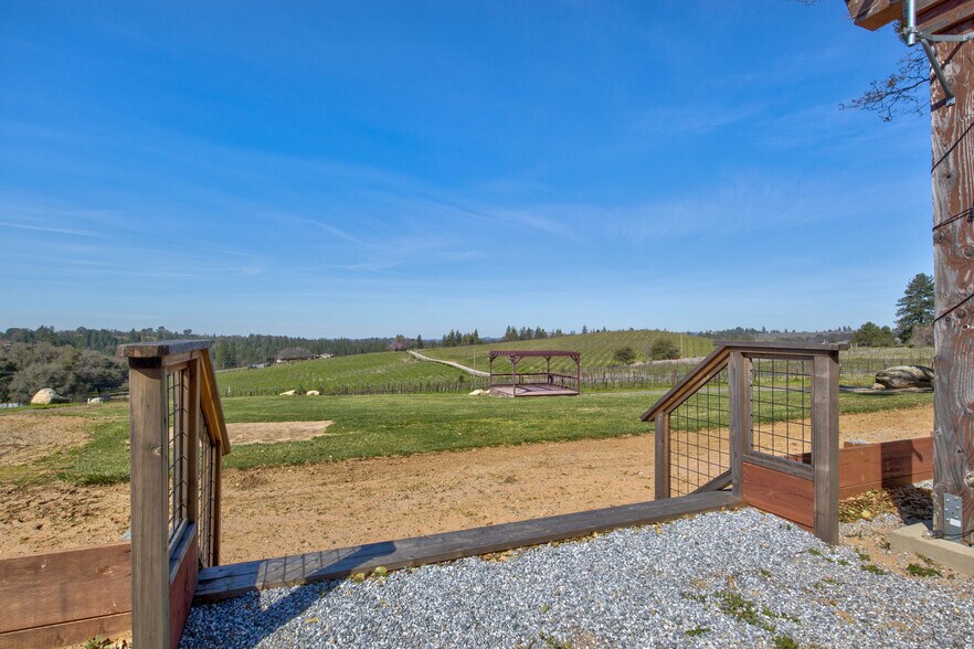 More Photos Of 7449 Fairplay Rd, Somerset Specialty For Sale