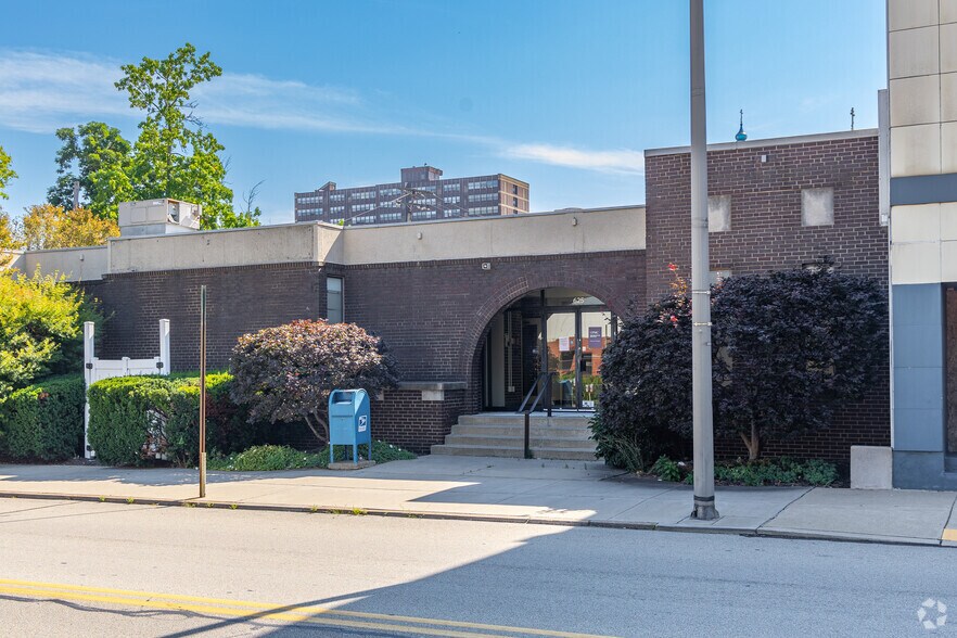 Primary Photo Of 613-627 Walnut St, Mckeesport Medical For Sale