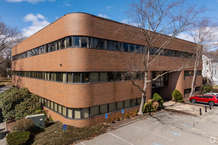 More Photos Of 275 Turnpike St, Canton Office For Lease