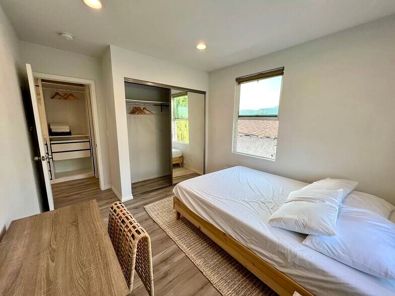 More Photos Of 3121 Silver Lake Blvd, Los Angeles Apartments For Sale
