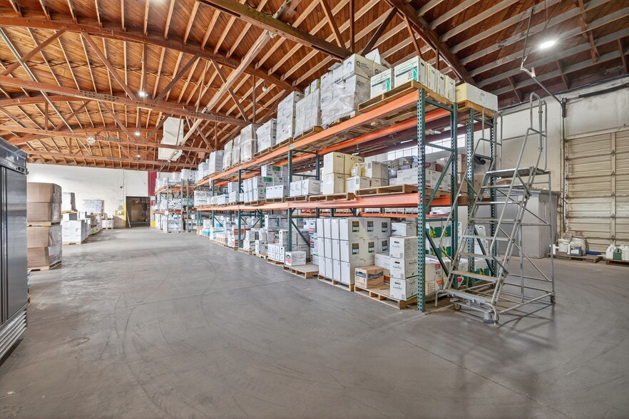 More Photos Of 635 S Rose Ave, Oxnard Warehouse For Sale