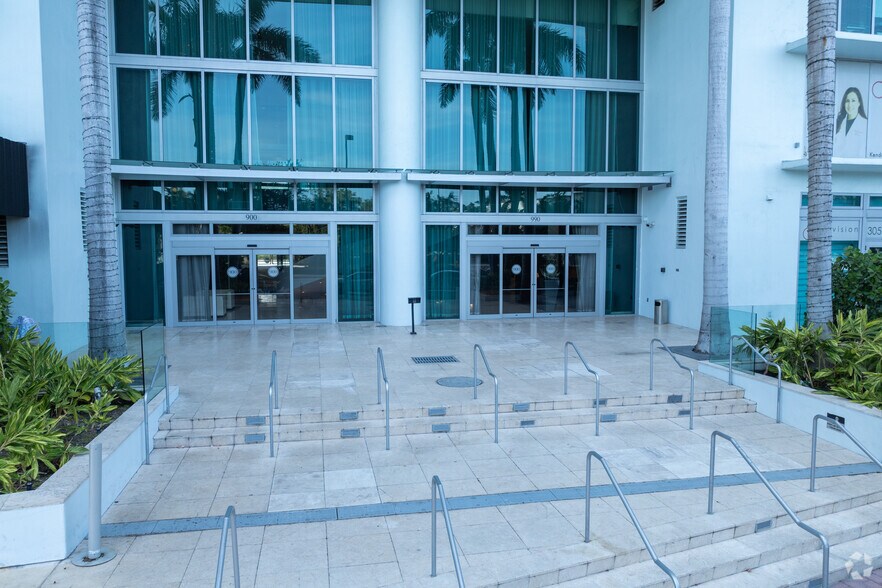 More Photos Of 900-990 Biscayne Blvd, Miami Apartments For Sale