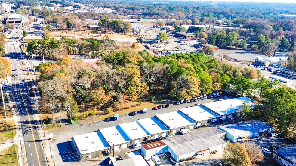 More Photos Of 5891 New Peachtree Rd, Doraville Warehouse For Lease