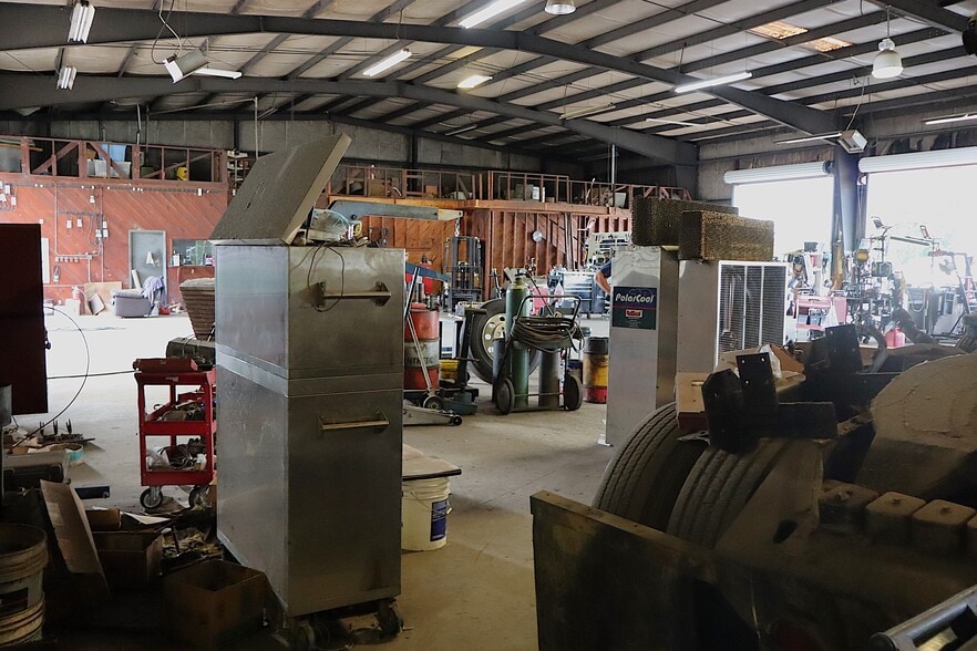 More Photos Of 1530 Parker Ln, Enterprise Warehouse For Lease