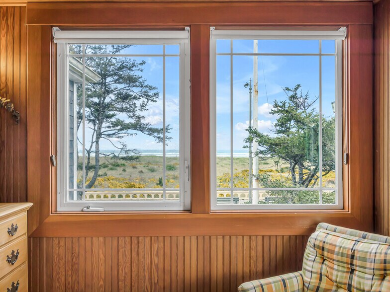 More Photos Of 1021 Promenade, Seaside Specialty For Sale