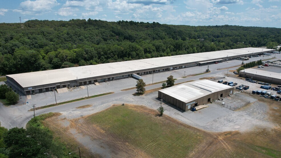 More Photos Of 1900 W 65th St, Little Rock Distribution For Lease