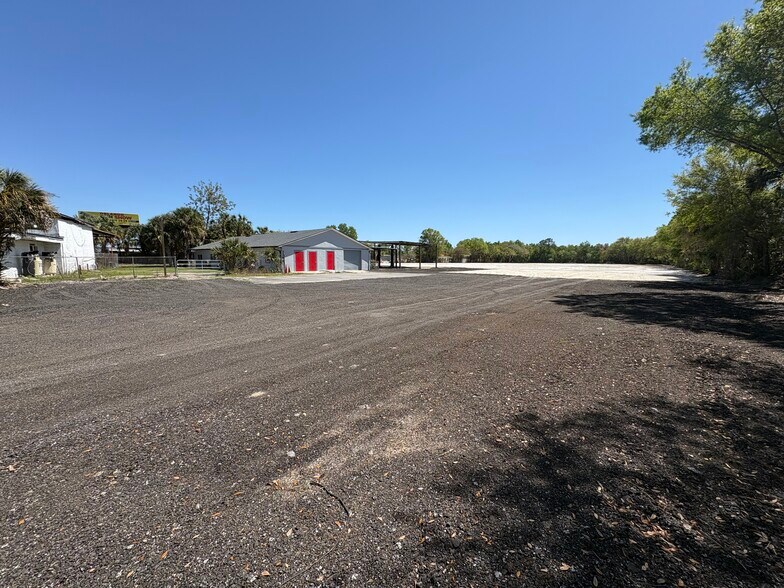 More Photos Of 18252 E Colonial Dr, Orlando Light Distribution For Lease