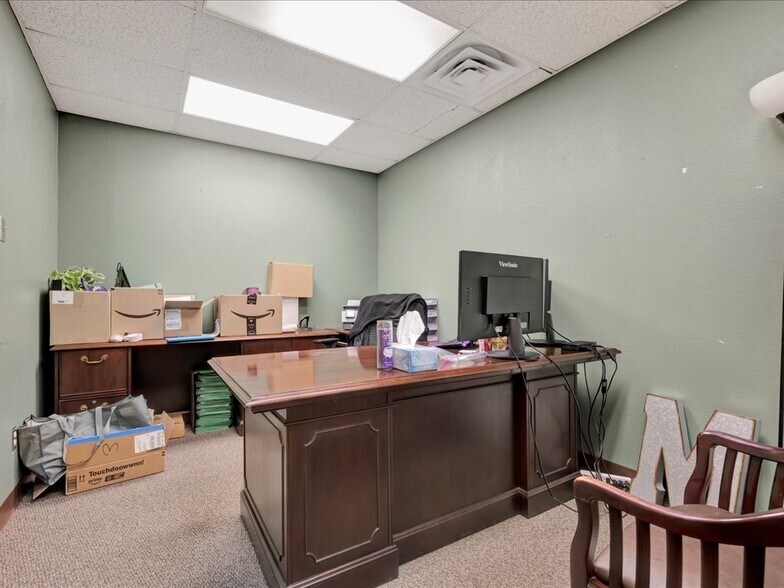 More Photos Of 204 E Burke Ave, Lufkin Office For Sale
