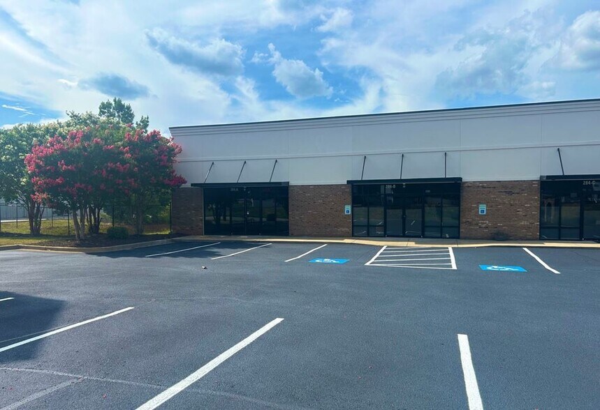 More Photos Of 284 Rocky Creek Rd, Greenville Storefront For Lease