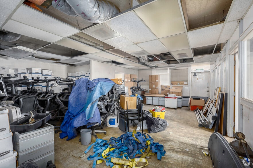 More Photos Of 900 F St, West Sacramento Truck Terminal For Sale