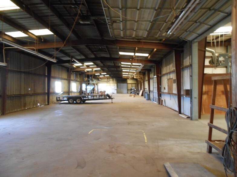 More Photos Of 301 W 44th St, Corpus Christi Manufacturing For Sale
