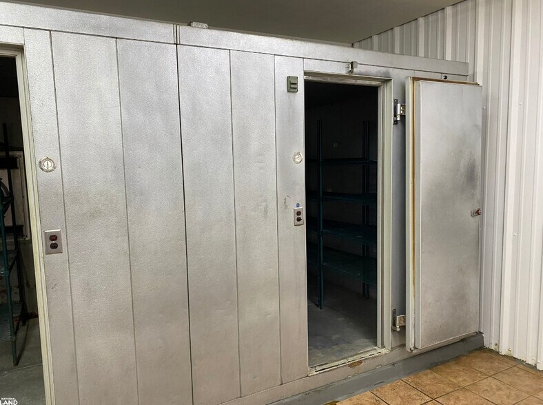 More Photos Of 1701 S Timber St, Stuttgart Office Residential For Sale