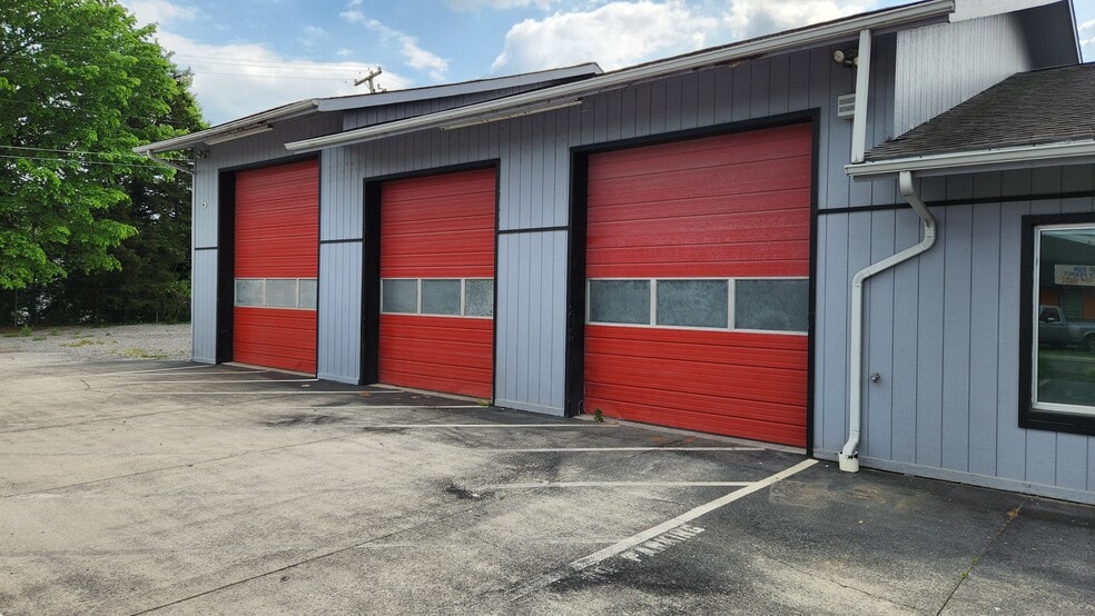 More Photos Of 313 C Oak Ridge Tpke, Oak Ridge Office For Sale