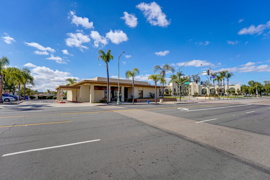 More Photos Of 125 N Broadway, Escondido Bank For Lease