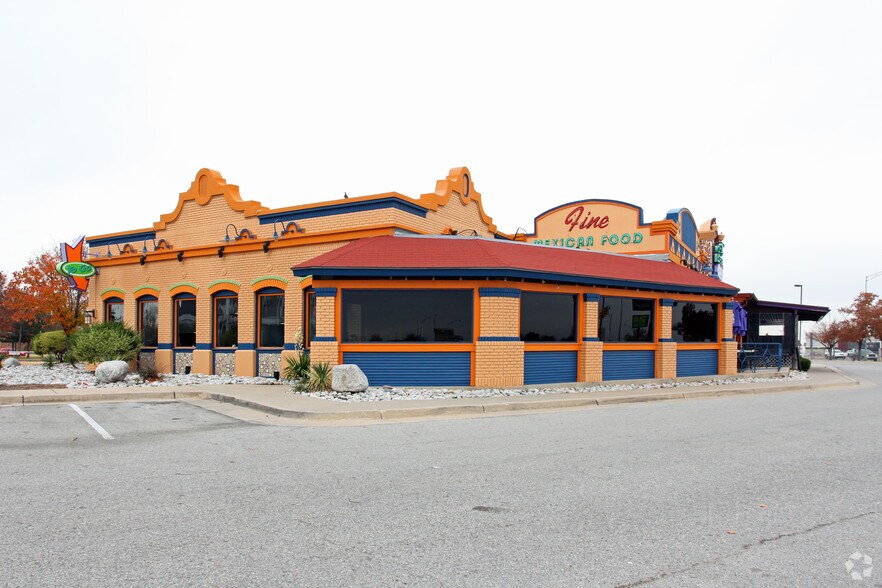 More Photos Of 3500 NW Expressway, Oklahoma City Restaurant For Lease