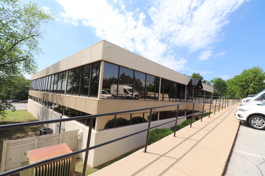 More Photos Of 6711 S Yale Ave, Tulsa Unknown For Lease