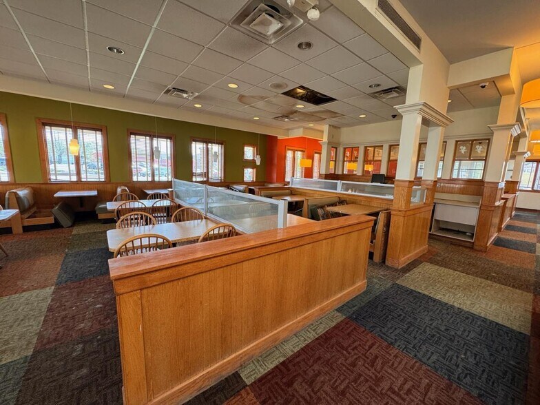More Photos Of 2949 Dixie Hwy, Hamilton Restaurant For Sale