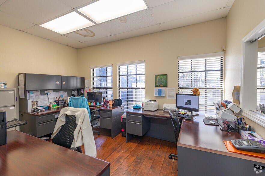 More Photos Of 104-118 E Bloomingdale Ave, Brandon Storefront Retail Office For Lease