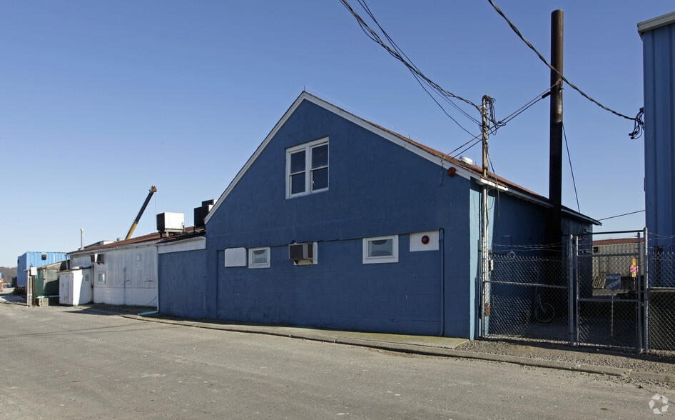 More Photos Of 2 Bayview Ave, Oyster Bay Warehouse For Lease