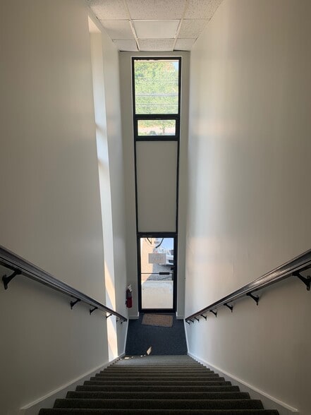 More Photos Of 35 Kings Hwy E, Fairfield Office For Lease