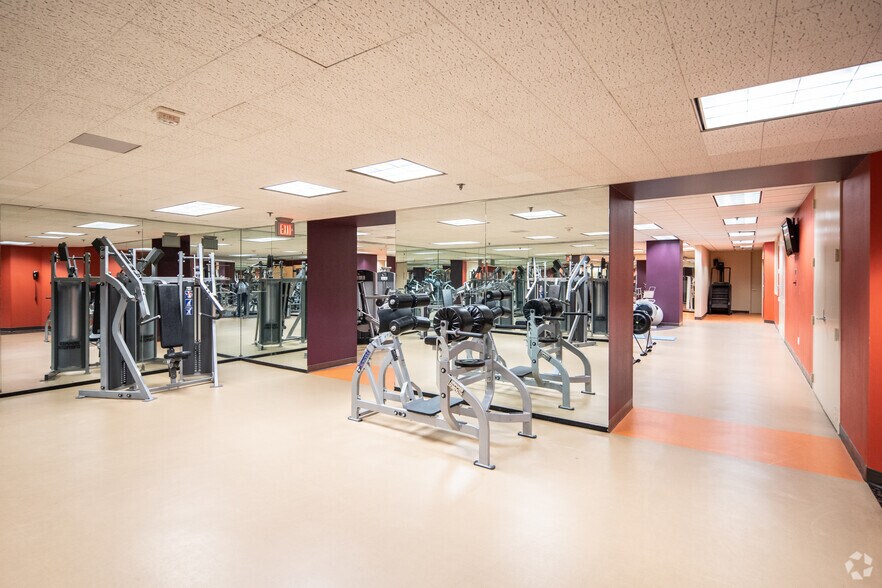 More Photos Of 301 Commerce St, Fort Worth Office For Lease