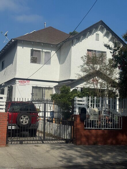 More Photos Of 2005 Magnolia Ave, Los Angeles Apartments For Sale