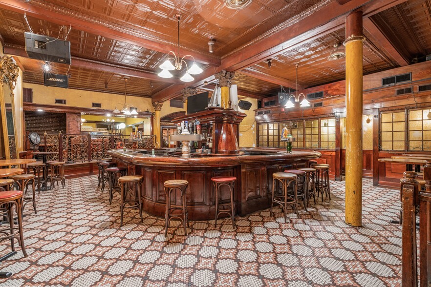 More Photos Of 2007-2011 Walnut St, Philadelphia Apartments For Sale