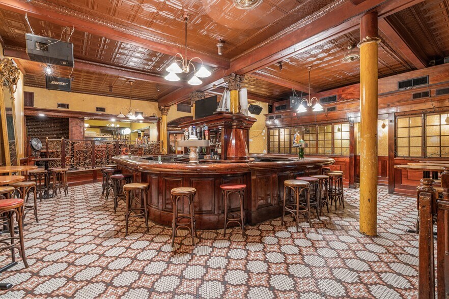 More Photos Of 2007-2011 Walnut St, Philadelphia Apartments For Sale