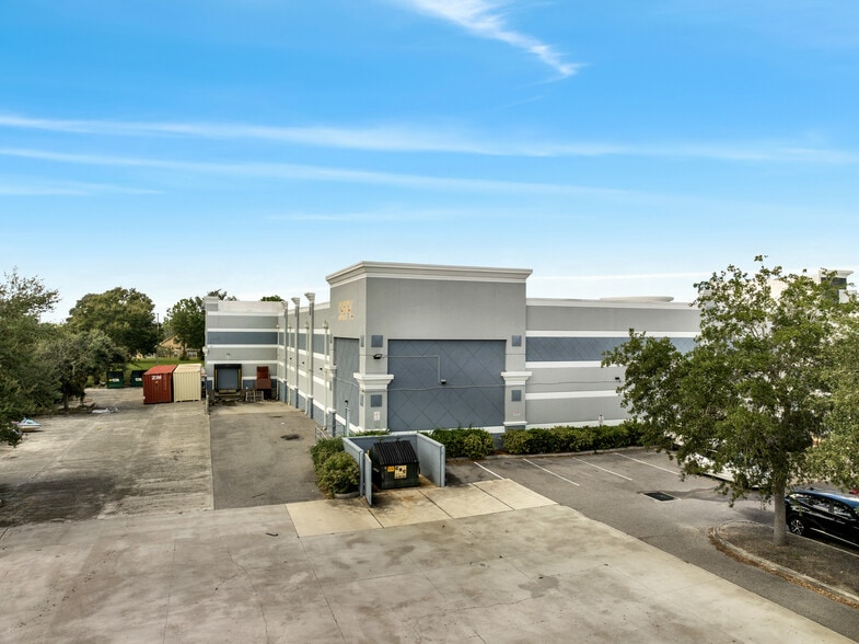 More Photos Of 8010 W Colonial Dr, Orlando Freestanding For Sale