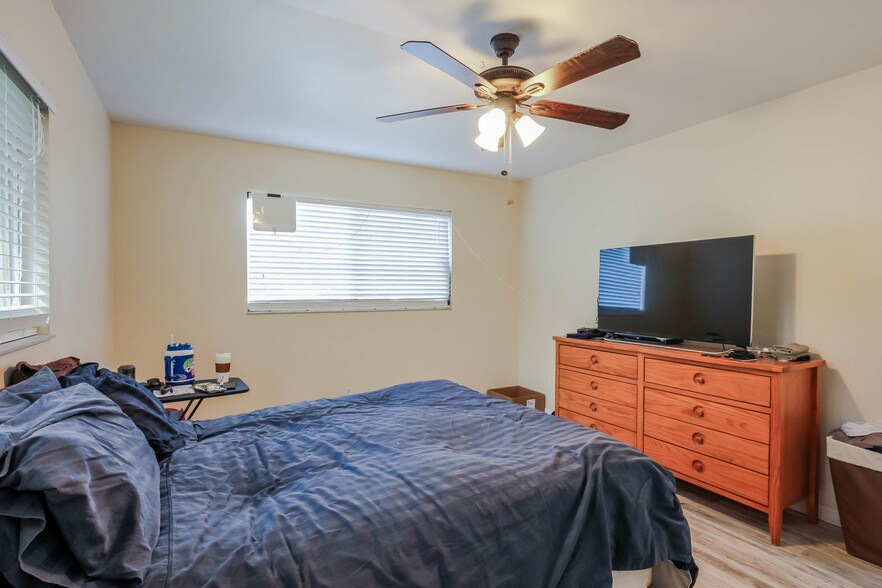 More Photos Of 706 SE 13th Ct, Cape Coral Apartments For Sale