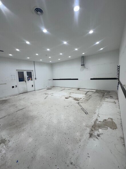 More Photos Of 2468-2470 Industrial Row Dr, Troy Warehouse For Lease
