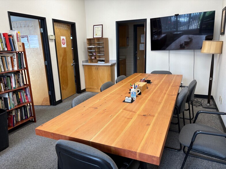 More Photos Of 1150-1190 Garfield St, Eugene Office For Sale