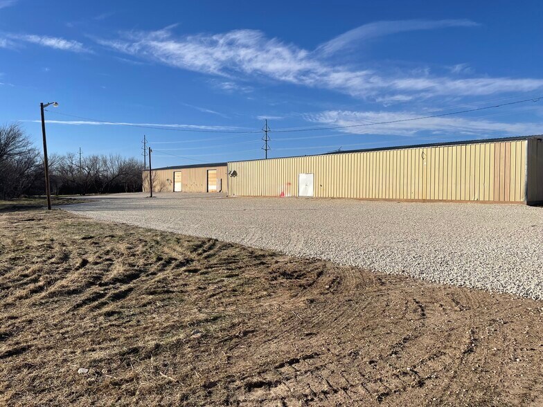 More Photos Of 2925 E US Highway 80, Abilene Warehouse For Lease