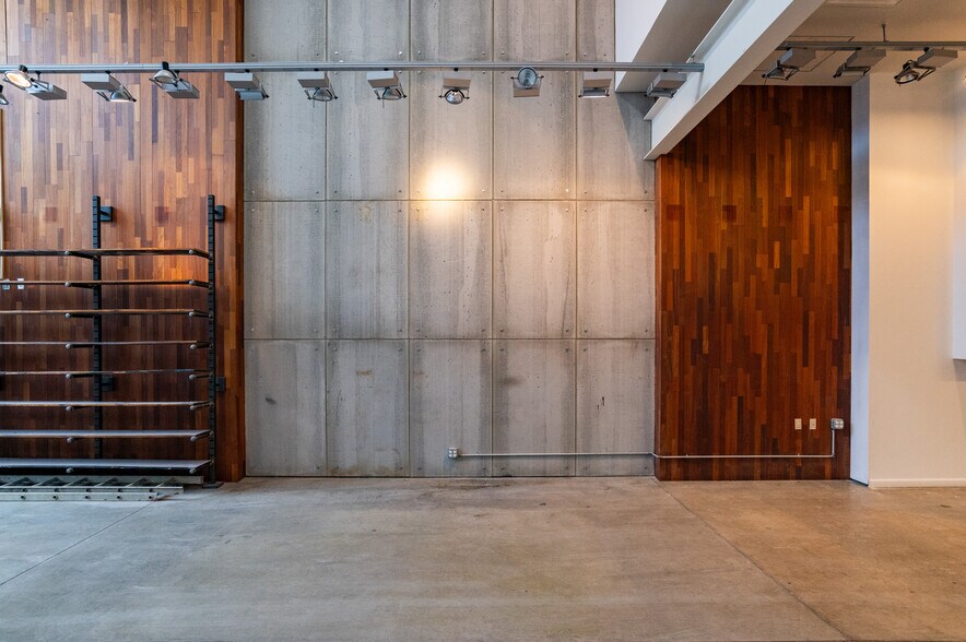 More Photos Of 3008 Hennepin Ave, Minneapolis Storefront For Lease