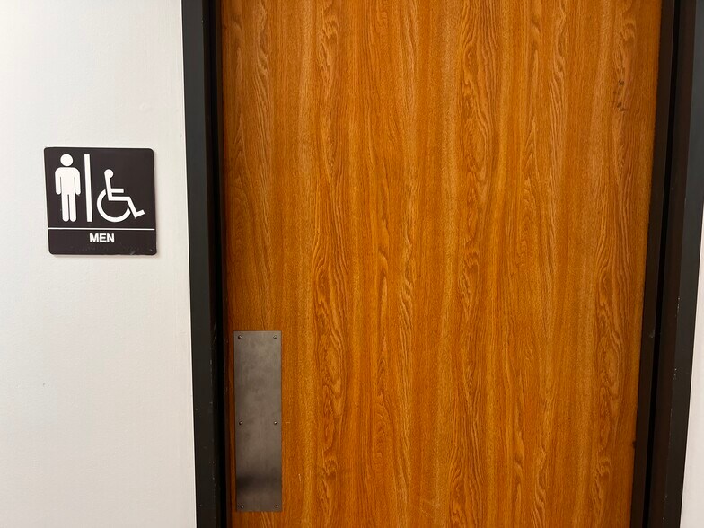 More Photos Of 11950 Alief Clodine Rd, Houston Light Distribution For Lease