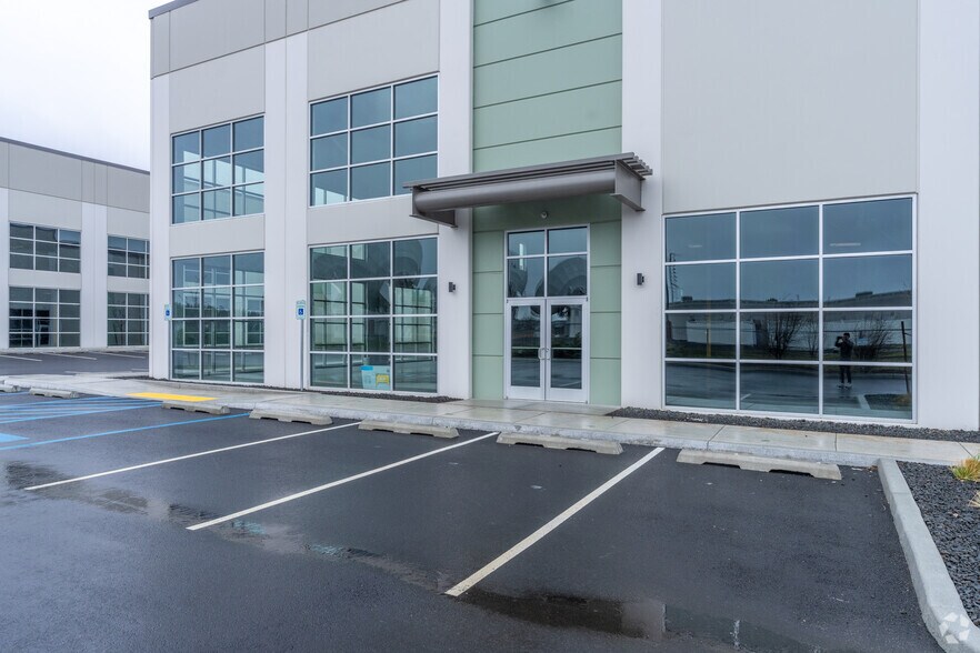 More Photos Of 10015 W Hallett Rd, Spokane Distribution For Sale