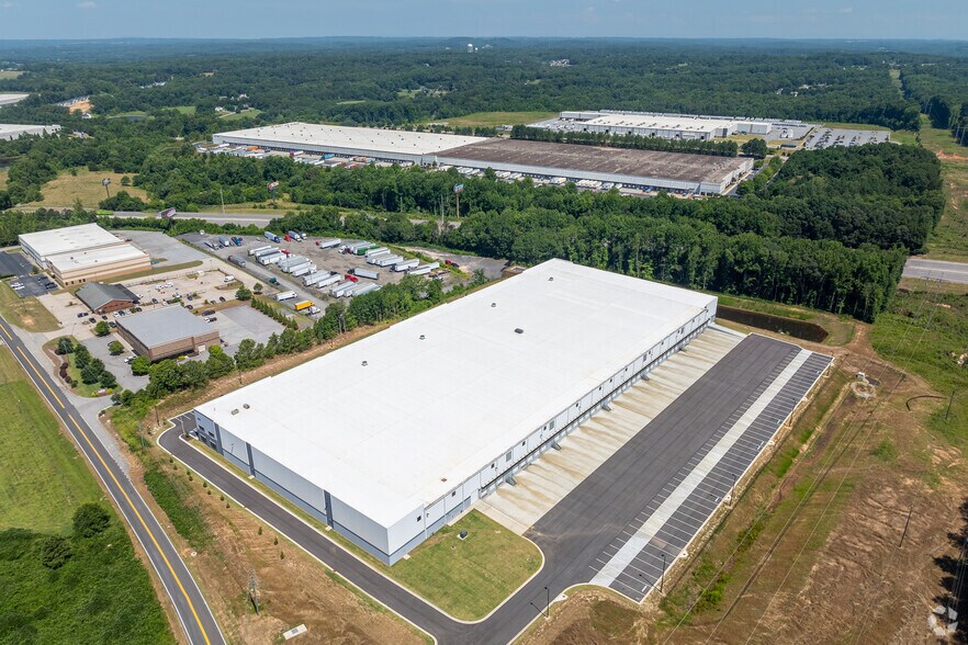 More Photos Of Jessie Cronic Rd & I-85, Braselton Unknown For Lease
