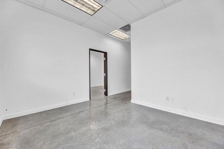 More Photos Of 2000 Windy Ter, Cedar Park Warehouse For Sale