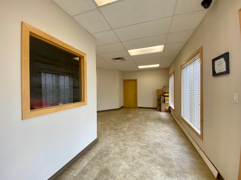 More Photos Of 6847 66 St, Lloydminster Manufacturing For Lease