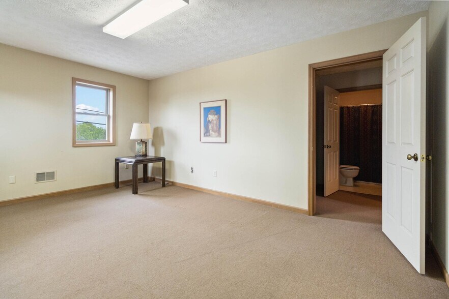 More Photos Of 1509 1/2 Lexington Rd, Richmond Office Residential For Lease