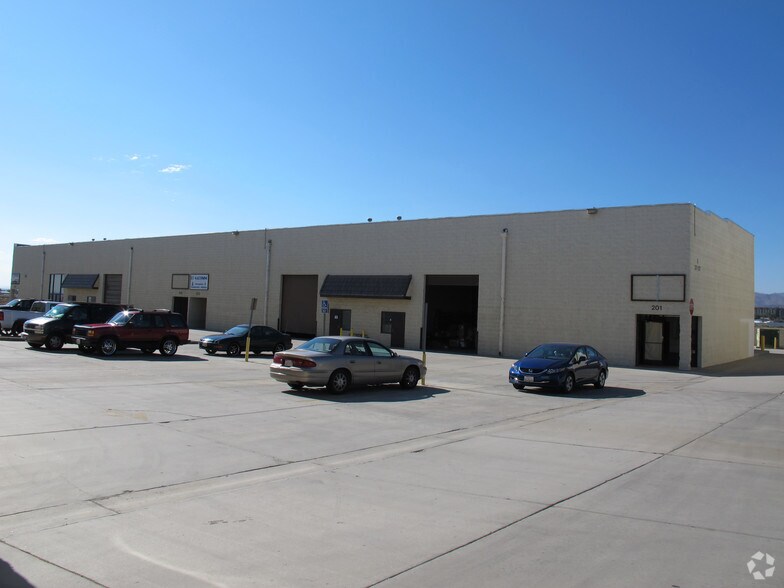 More Photos Of 39360 3rd St E, Palmdale Warehouse For Lease