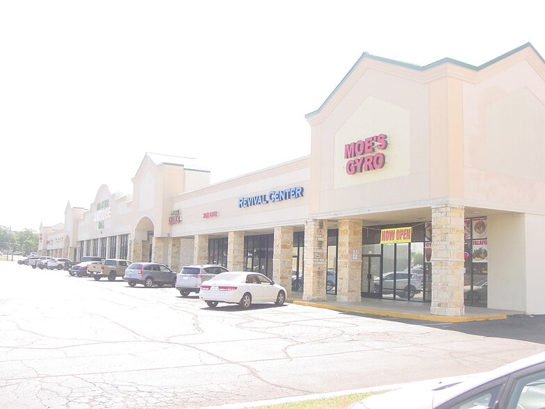 More Photos Of 803-819 W Pipeline Rd, Hurst Unknown For Lease