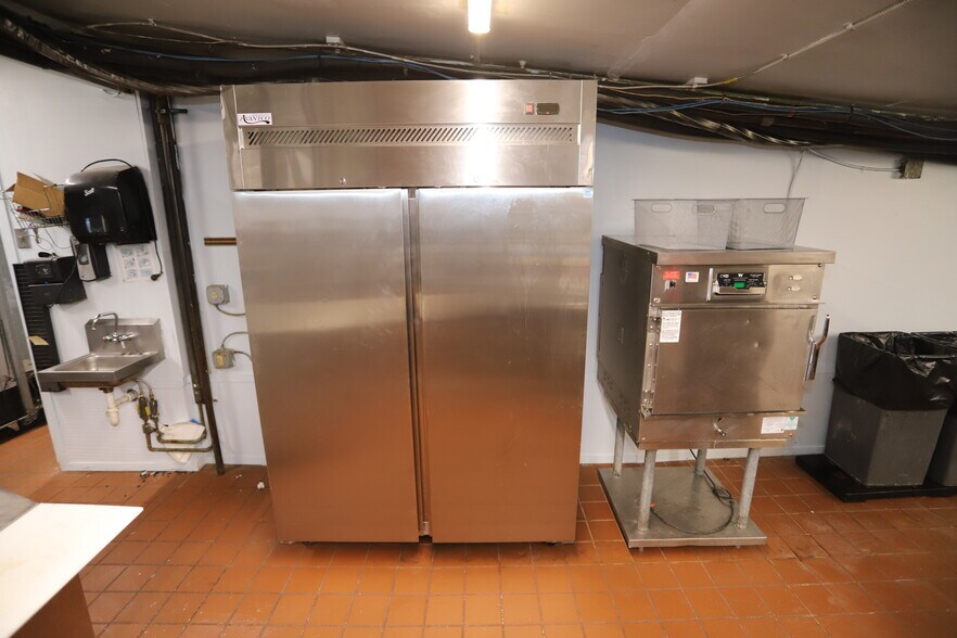 More Photos Of 686 Broad St, Lyndonville General Retail For Sale