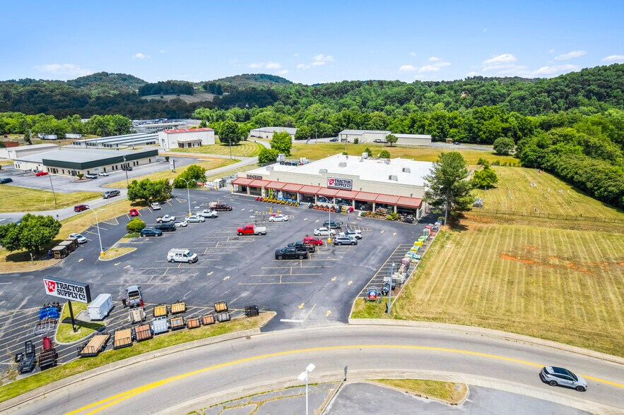 More Photos Of 210 Cherokee Park Dr, Elizabethton Freestanding For Sale