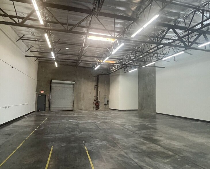 More Photos Of 21182 Centre Pointe Pky, Santa Clarita Warehouse For Lease