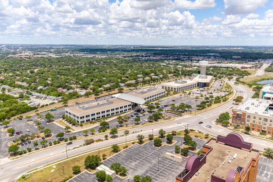 More Photos Of 810 Hester's Crossing, Round Rock Office For Lease