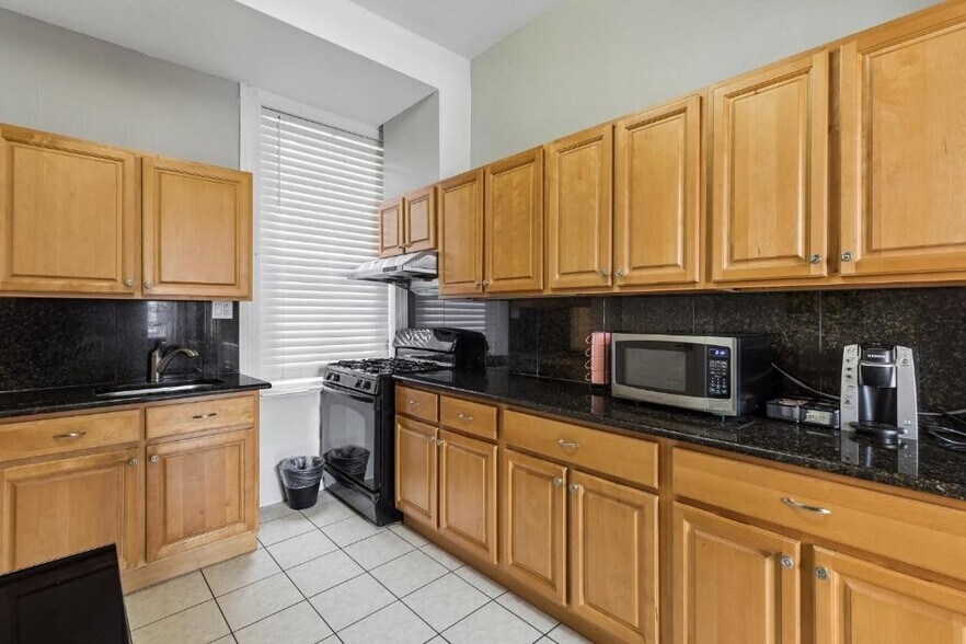 More Photos Of 1611 S Broad St, Philadelphia Specialty For Sale
