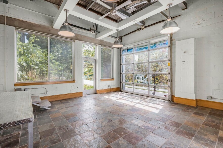 More Photos Of 2836 Lyndale Ave S, Minneapolis Office For Lease
