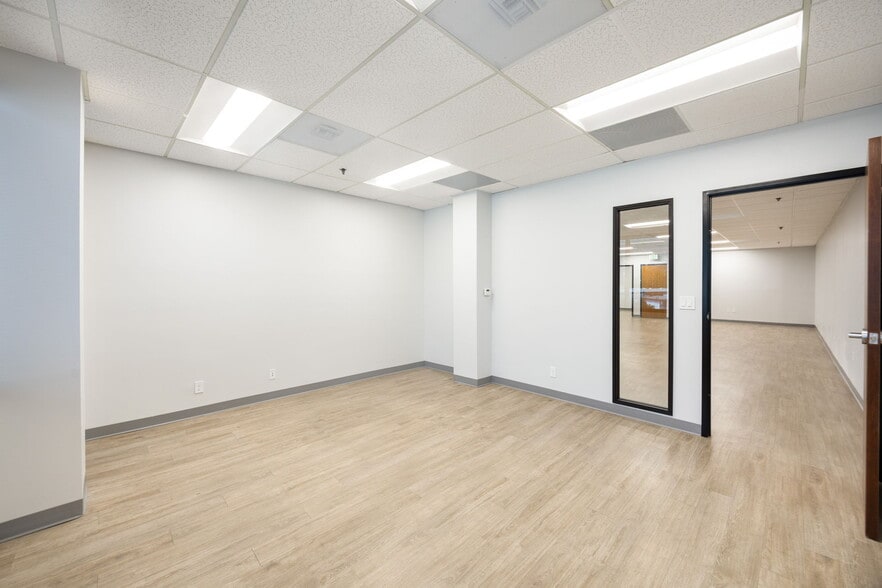 More Photos Of 601 S Glenoaks Blvd, Burbank Office For Lease
