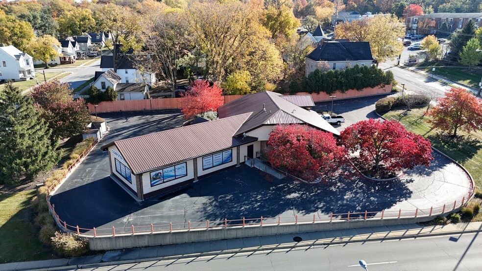 More Photos Of 1800 Union St, Lafayette Office For Sale